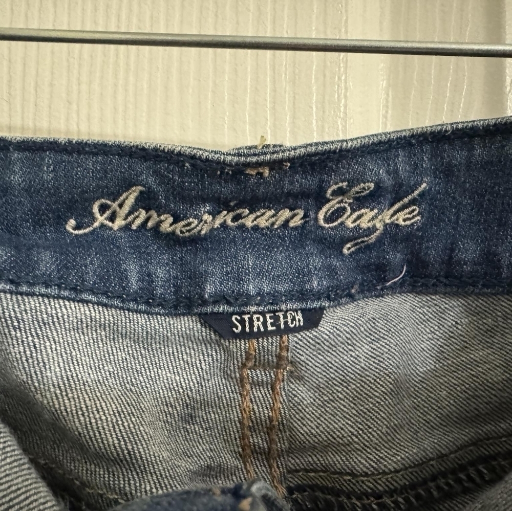 American Eagle Distressed Jean shorts size 8 - Picture 3 of 3